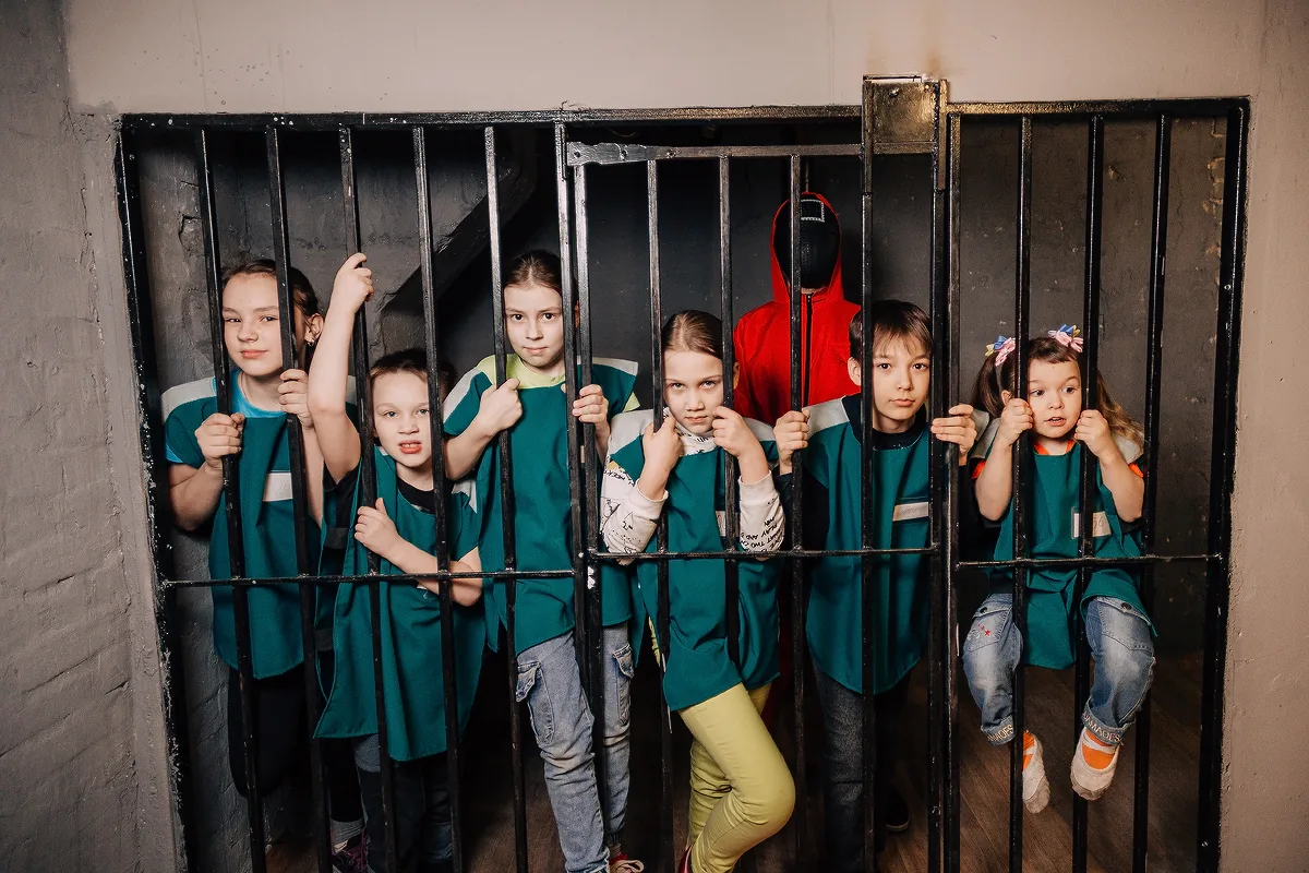 Команда перед раундом лазертага